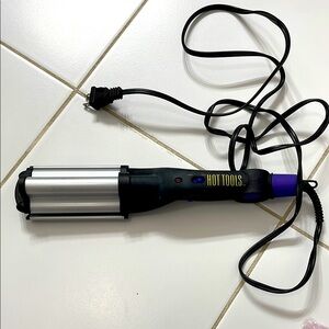 Hot Tools Hair Waver with Black and Purple Handle